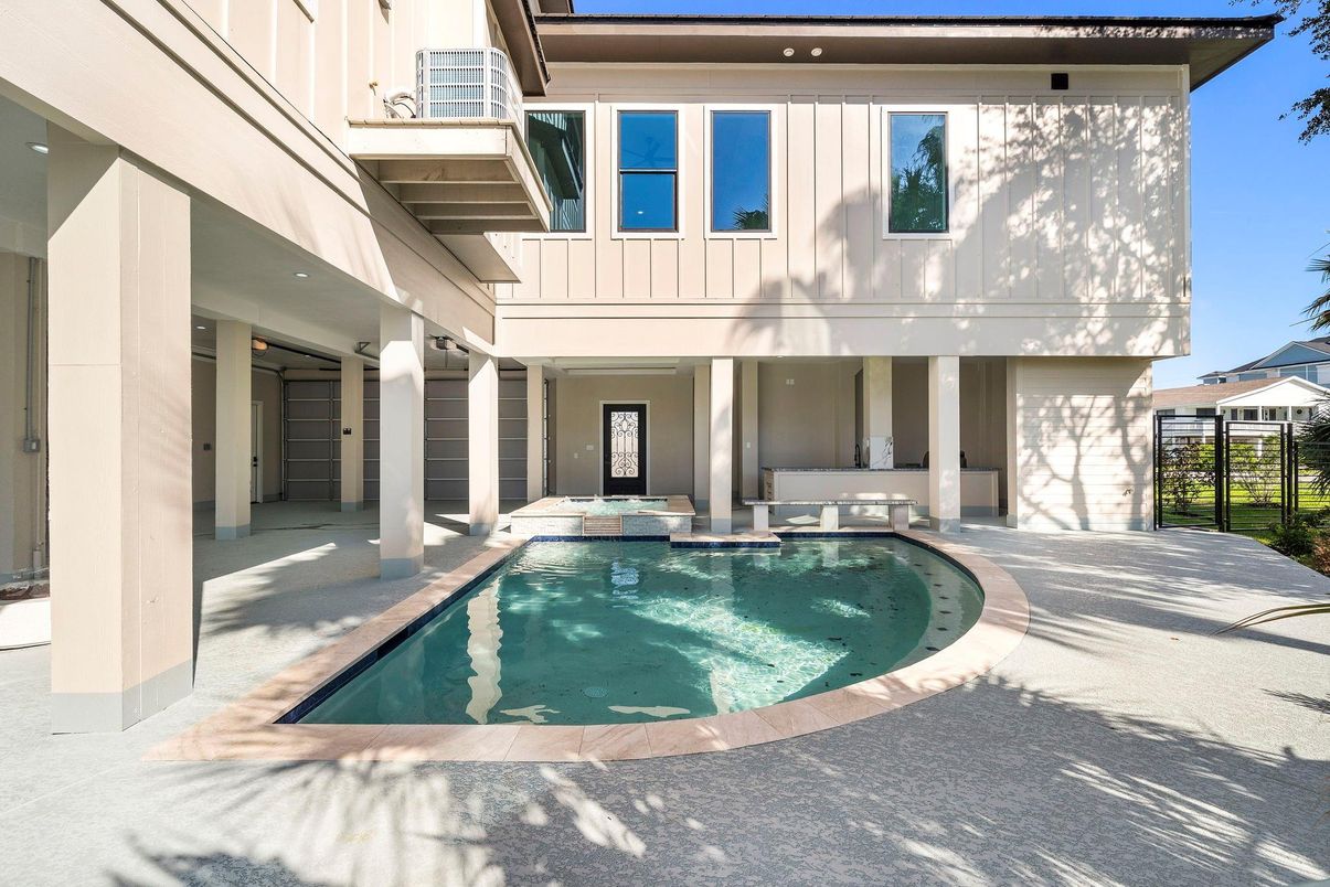 Exterior, Pool