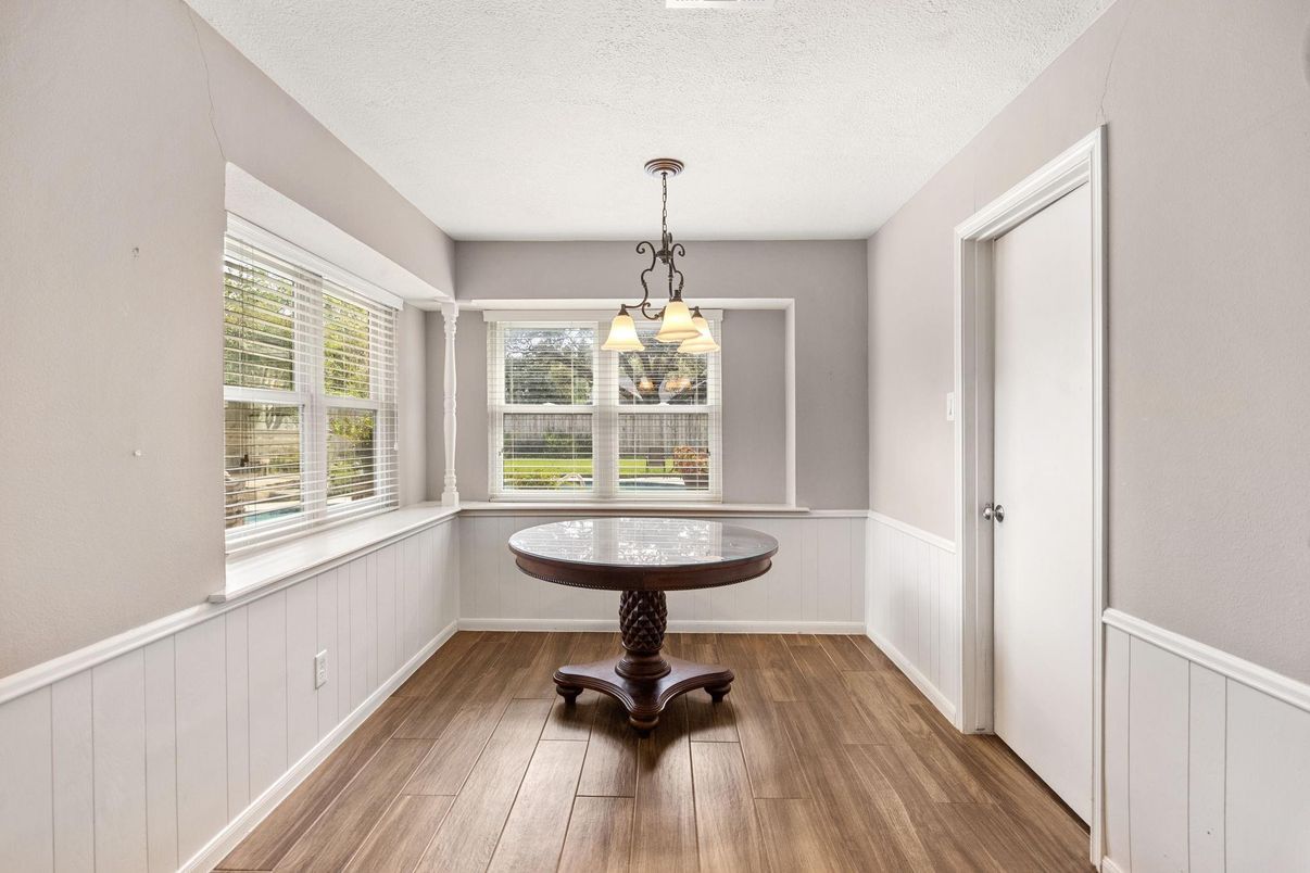 Interior, Pendant Lights, Wood Texture Flooring