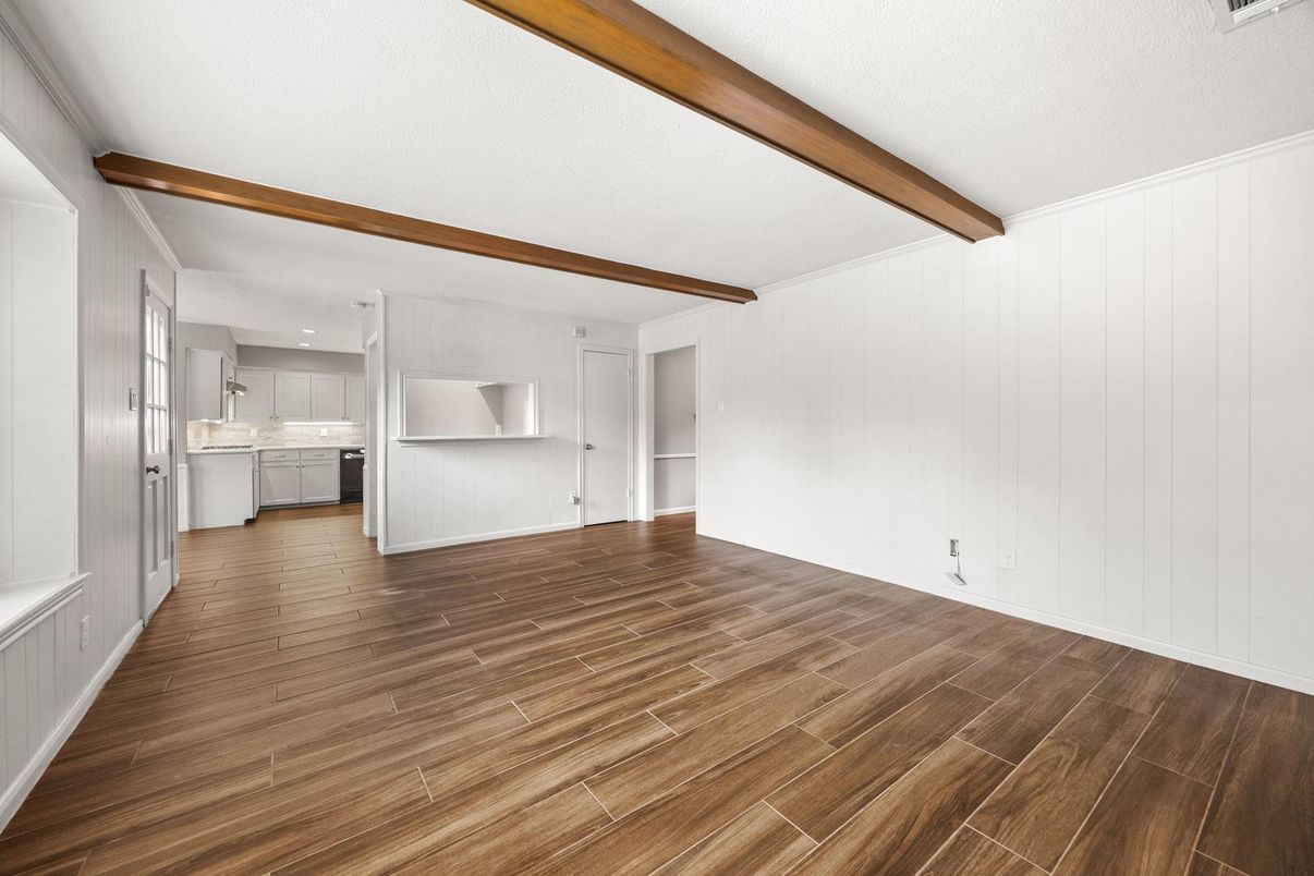 Empty room, Interior, Recessed Lighting, Wooden Beams, Wood Texture Flooring