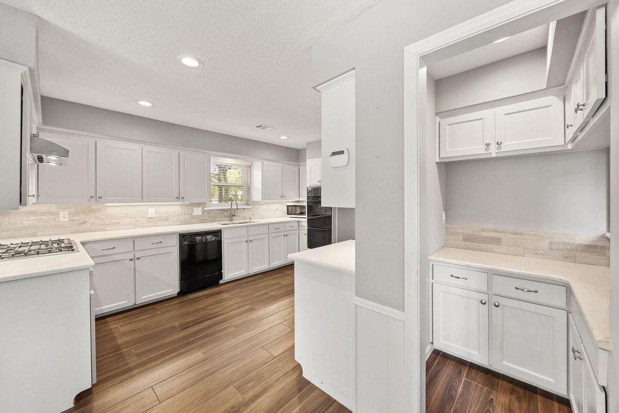 Interior, Kitchen, Recessed Lighting, Wood Texture Flooring