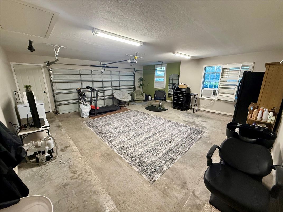 Garage, Interior