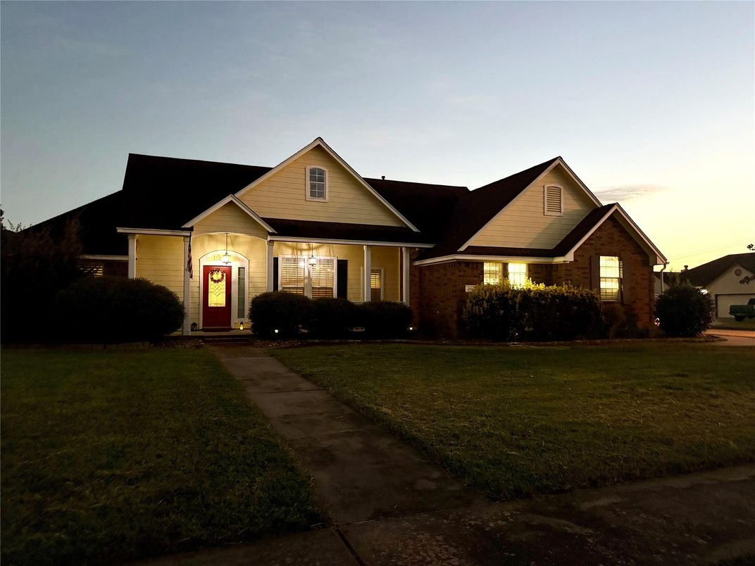 Exterior, Facade, Brick Facade, Farmhouse