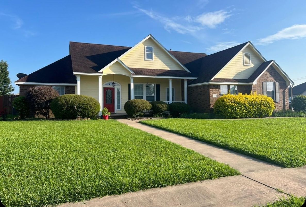 Exterior, Facade, Farmhouse