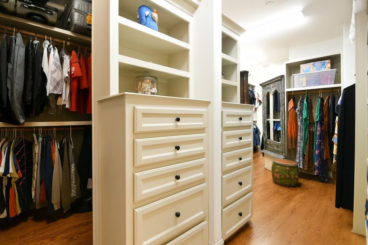 Interior, Walk-in Closets, Wood Texture Flooring