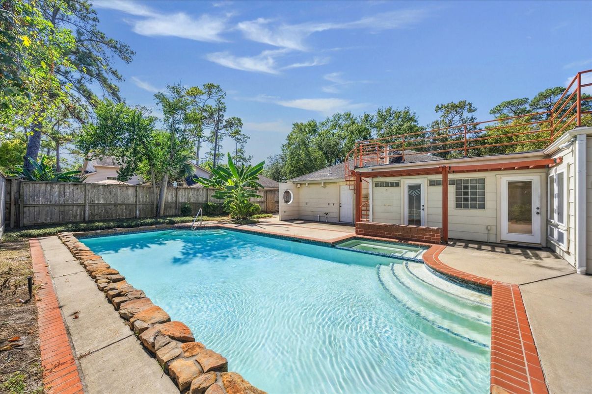 Exterior, Pool