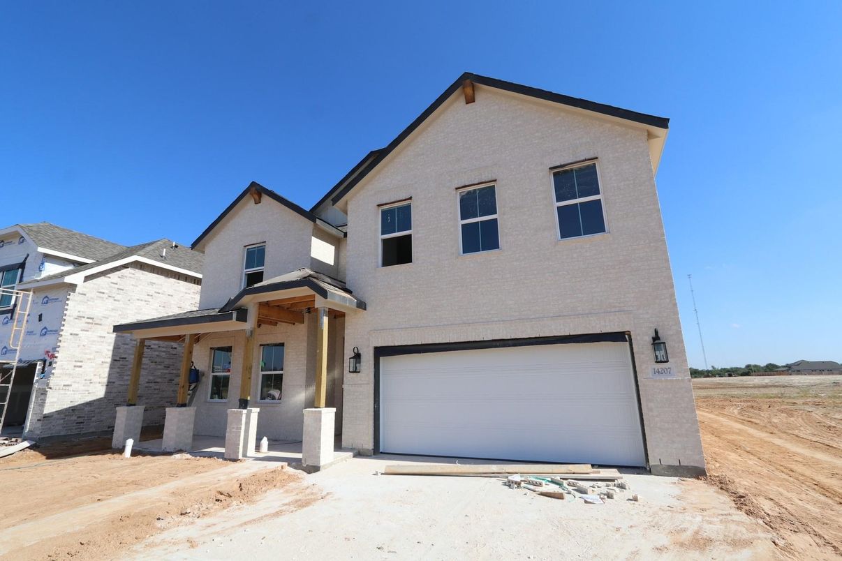 Attached, Exterior, Facade, Rowhouse