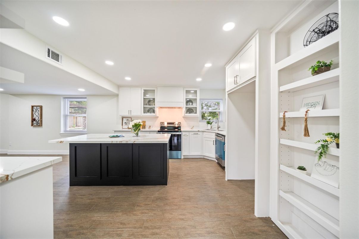 Interior, Kitchen, Recessed Lighting, Wood Texture Flooring