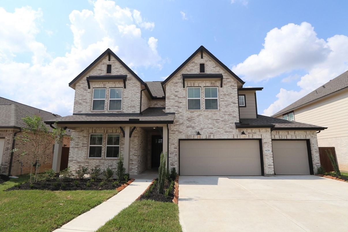 Attached, Exterior, Facade, Brick Traditional