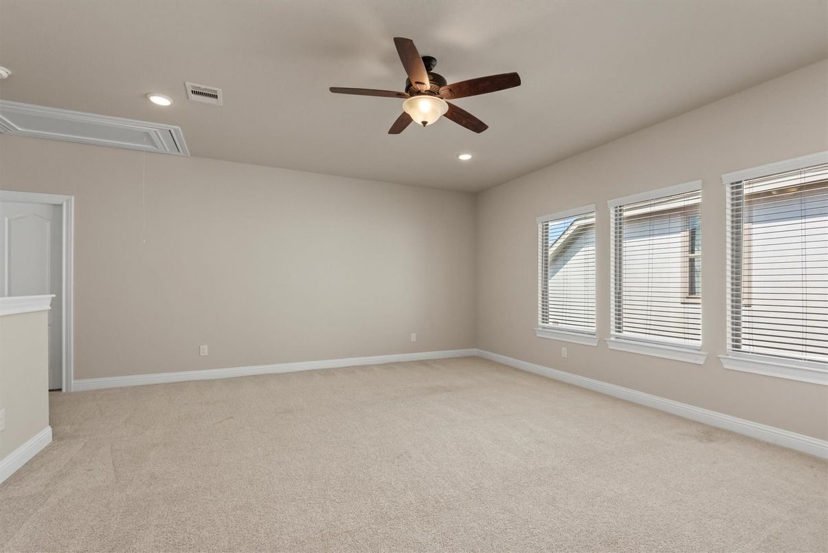 Empty room, Interior, Recessed Lighting