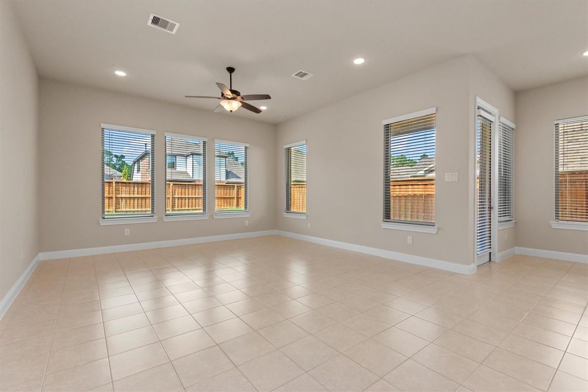 Empty room, Interior, Recessed Lighting