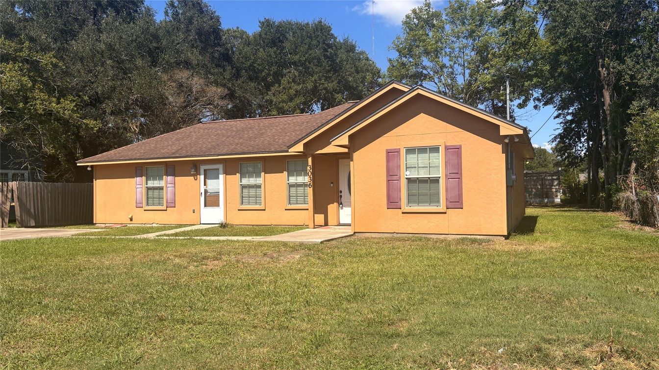 Backyard, Exterior, Facade, Ranch