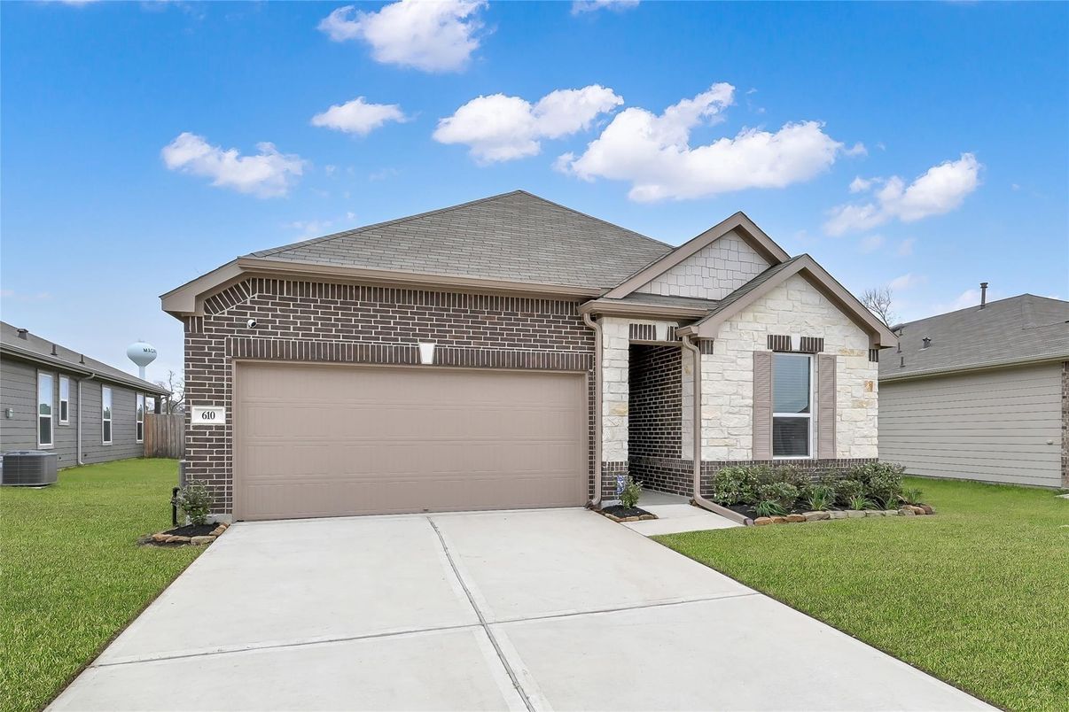 Attached, Exterior, Facade, Brick Traditional