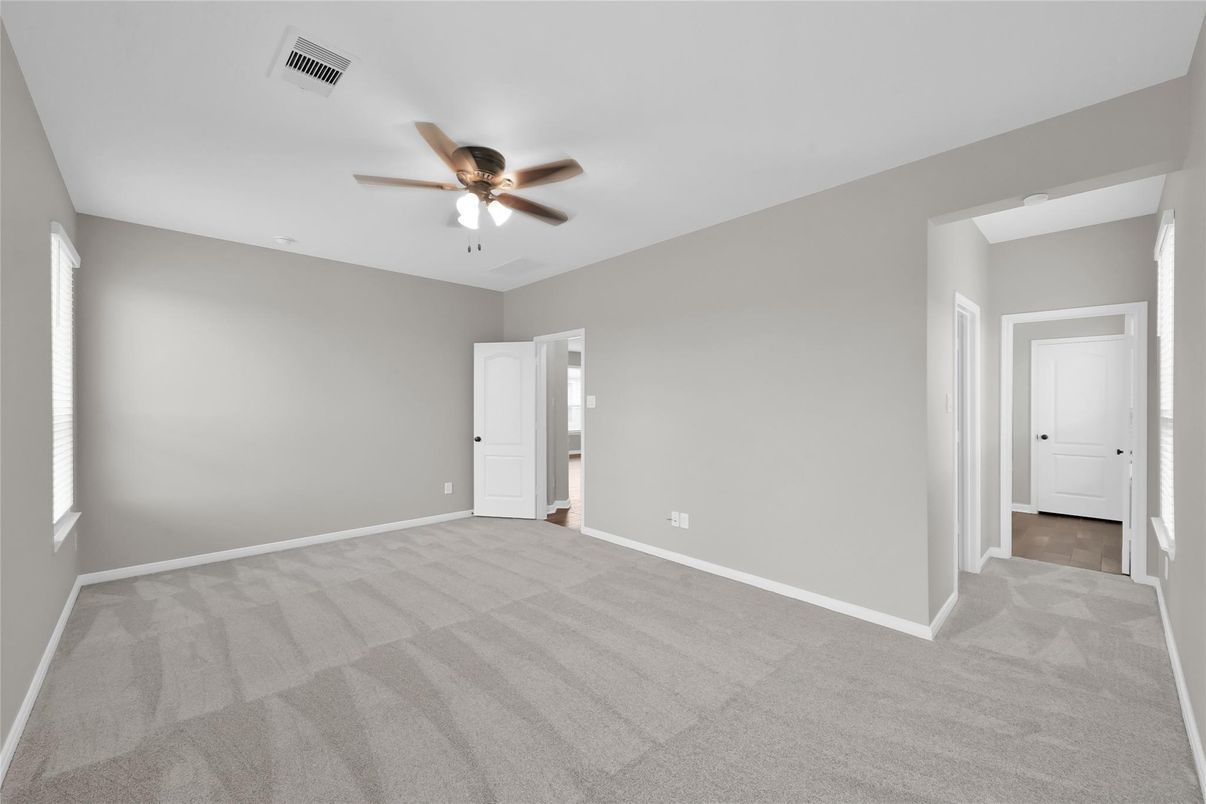 Empty room, Interior