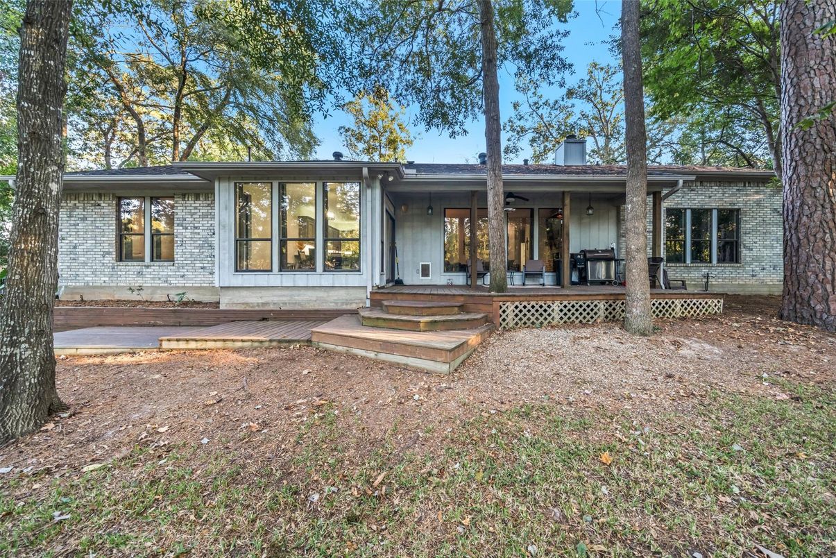 Backyard, Exterior, Facade, Brick Facade, Ranch