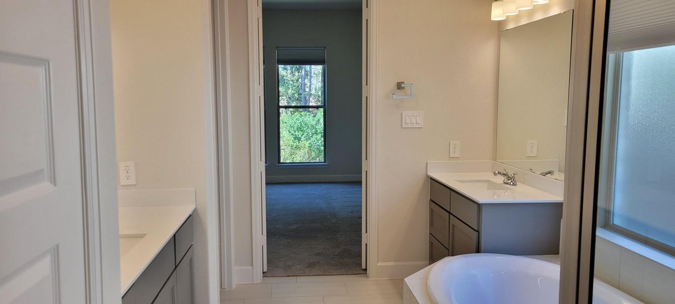 Bathroom, Dual Sink Vanities, Interior