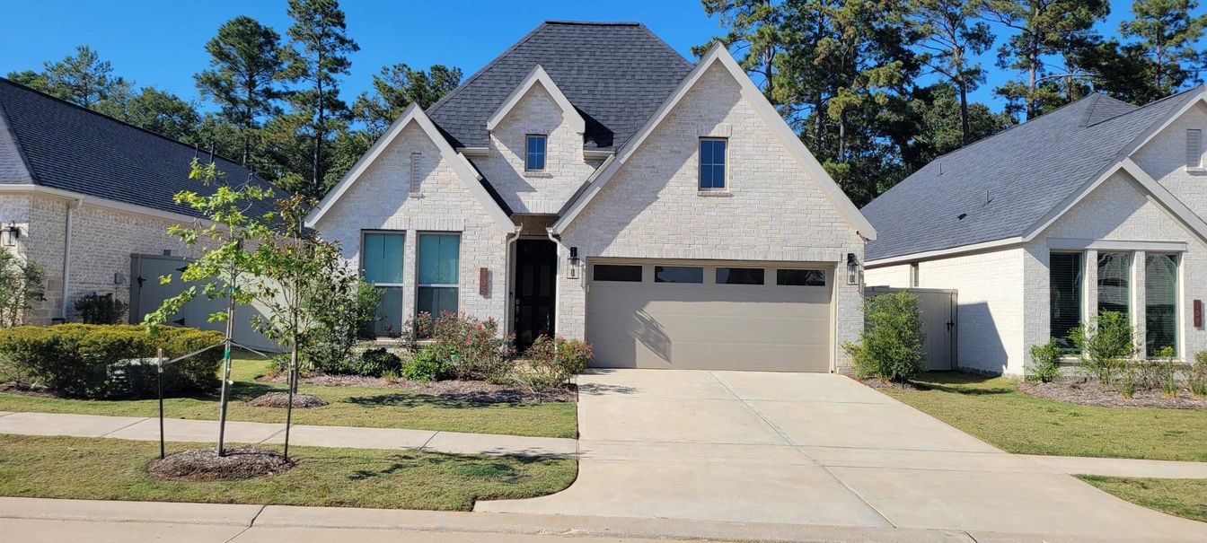 Attached, Exterior, Facade, Brick Traditional
