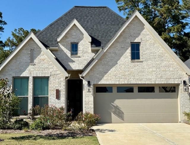 Attached, Exterior, Facade, Brick Traditional
