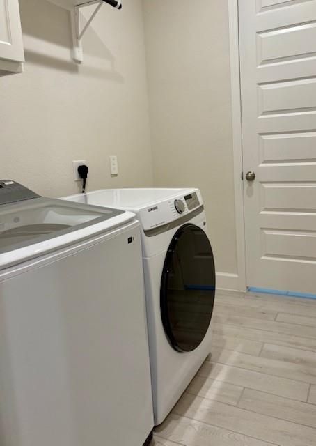 Interior, Washer, Wood Texture Flooring