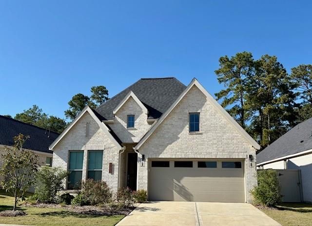 Attached, Exterior, Facade, Brick Traditional