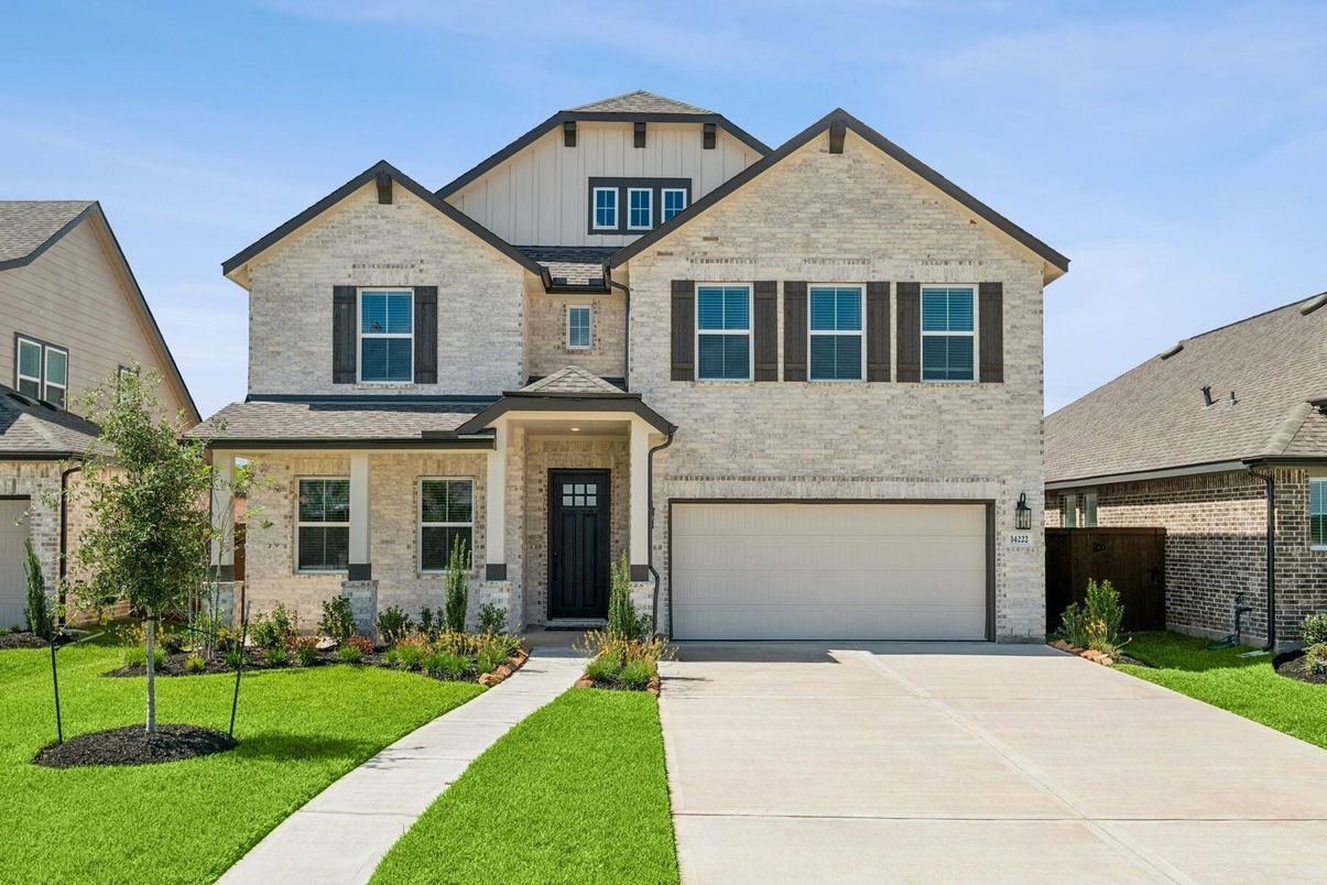 Attached, Exterior, Facade, Brick Traditional