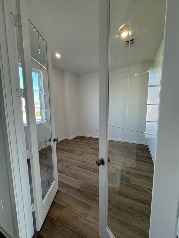 Empty room, Interior, Recessed Lighting, Wood Texture Flooring