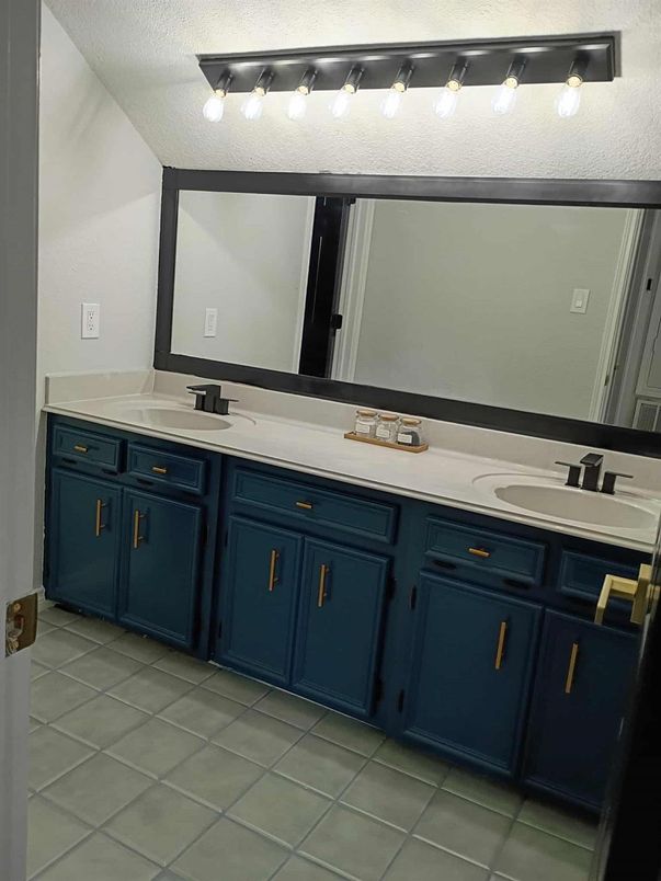 Bathroom, Dual Sink Vanities, Interior