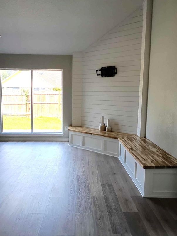 Interior, Recessed Lighting, Wood Texture Flooring