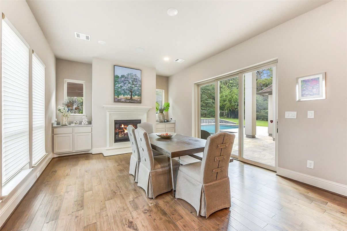 Dining room, Fireplace, Interior, Recessed Lighting, Wood Texture Flooring