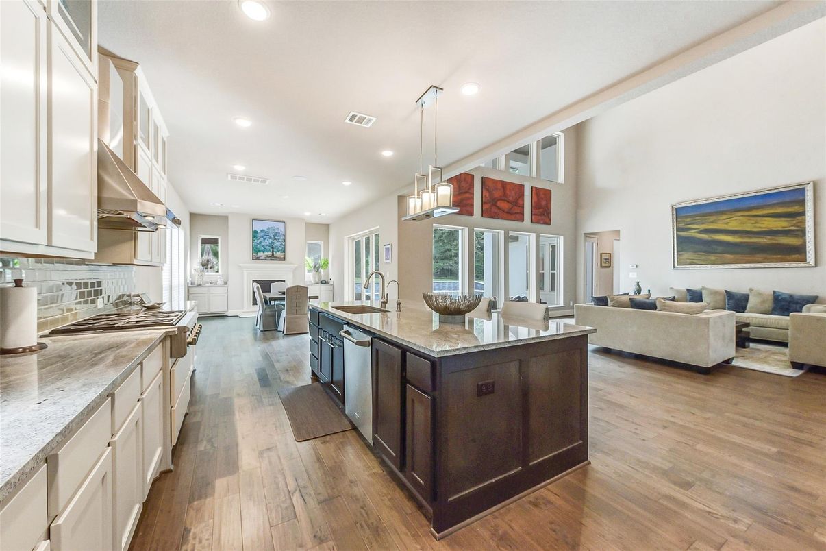 Interior, Kitchen, Living room, Pendant Lights, Recessed Lighting, Stainless Steel Appliances, Wood Texture Flooring