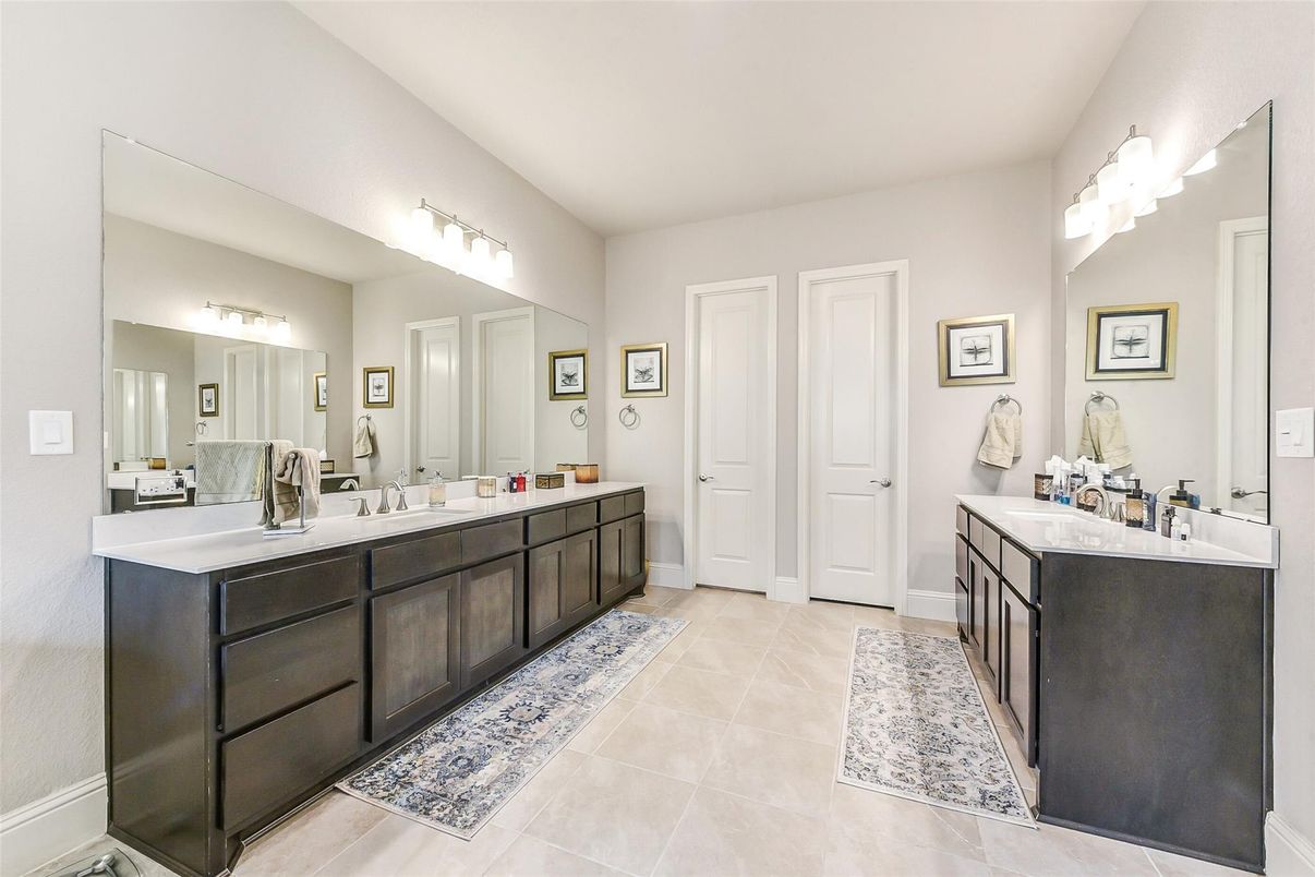Bathroom, Dual Sink Vanities, Interior