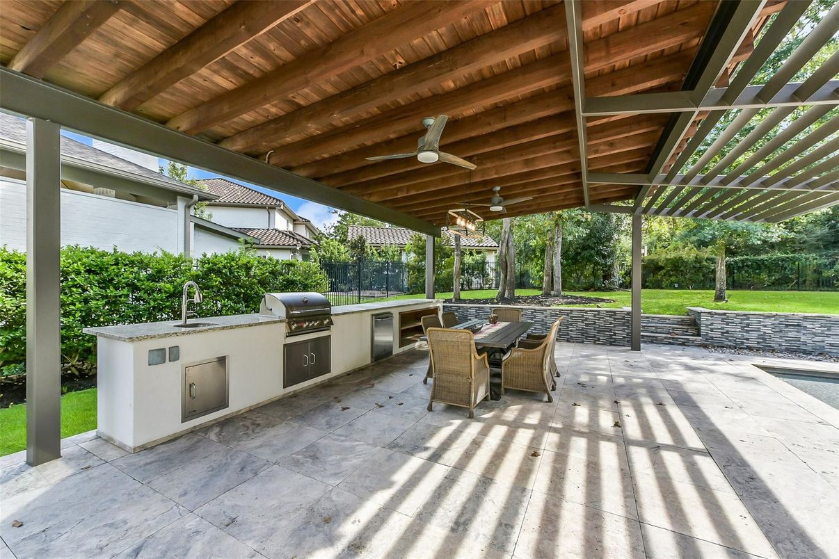 Exterior, Outdoor Kitchen