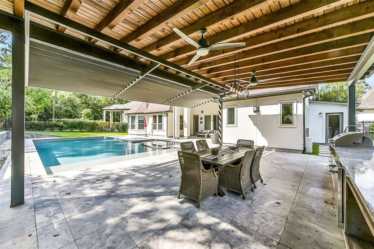 Exterior, Outdoor Kitchen, Pool