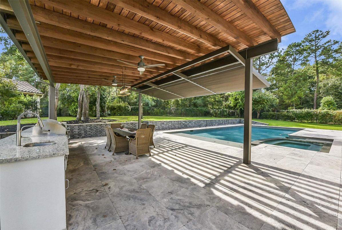 Exterior, Outdoor Kitchen, Pool