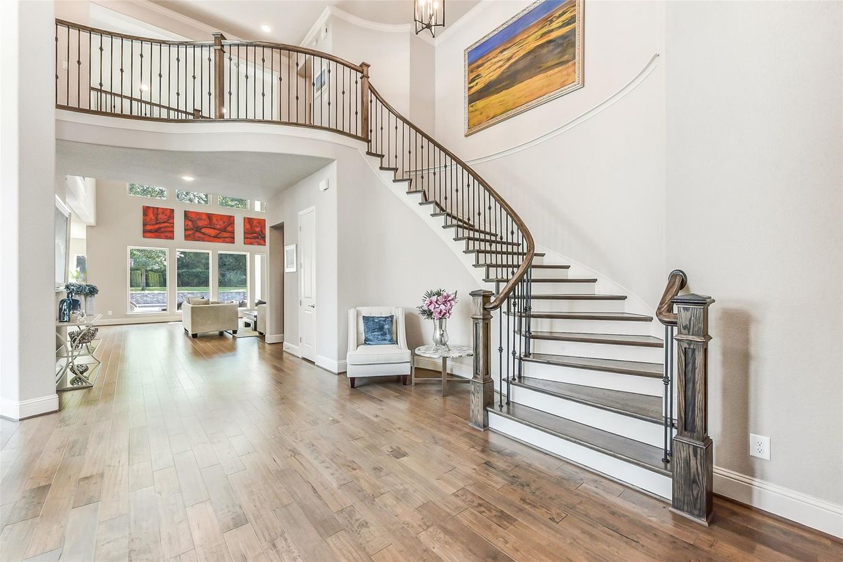 Interior, Recessed Lighting, Wood Texture Flooring