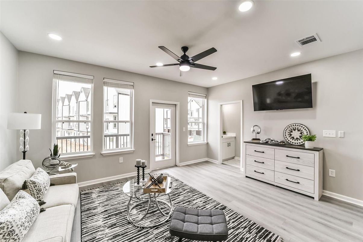 Interior, Living room, Recessed Lighting, Wood Texture Flooring