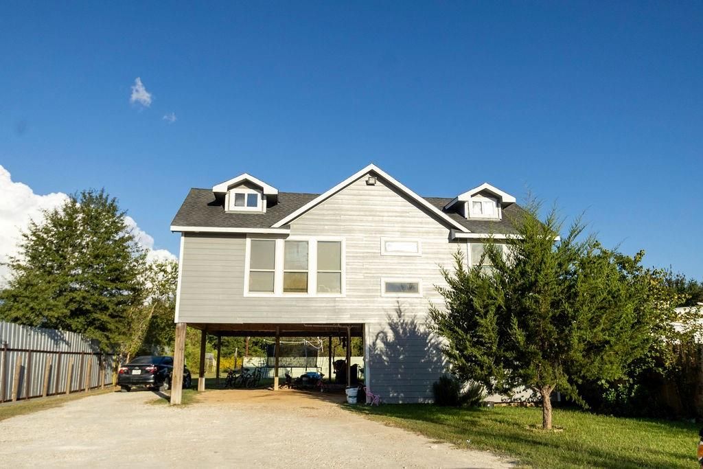Attached, Exterior, Facade, Raised Ranch