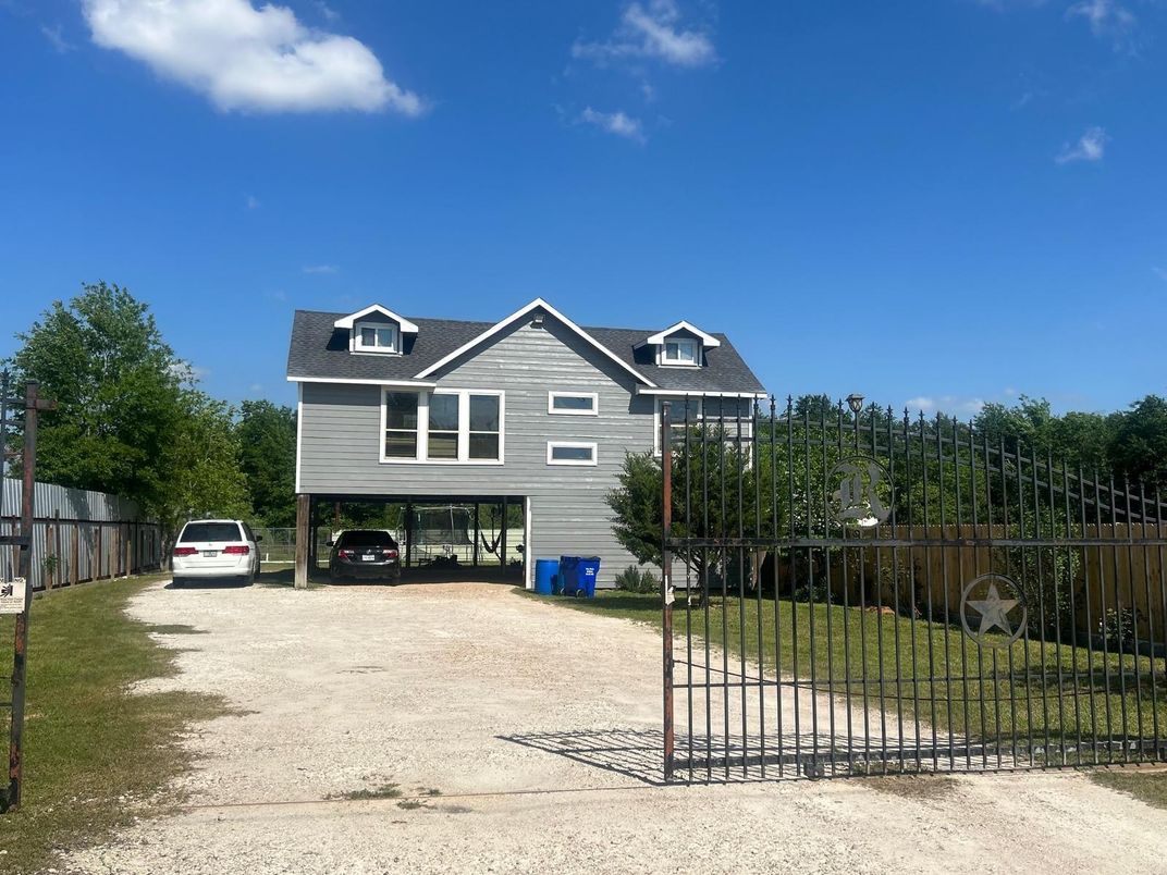 Exterior, Facade, None