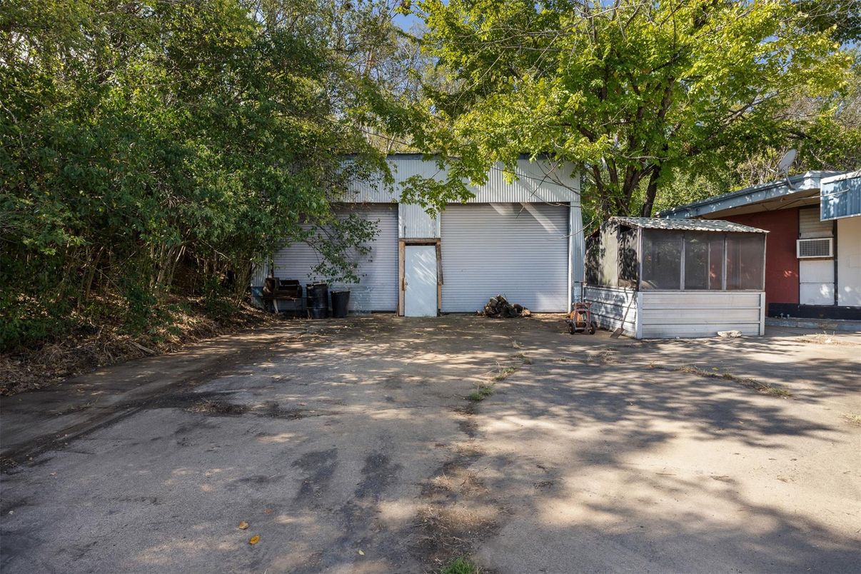 Detached Garage, Exterior