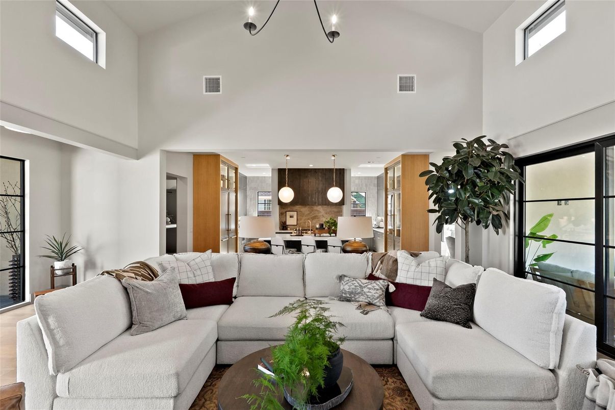 Dining room, Interior, Kitchen, Living room, Pendant Lights, Recessed Lighting, Stainless Steel Appliances