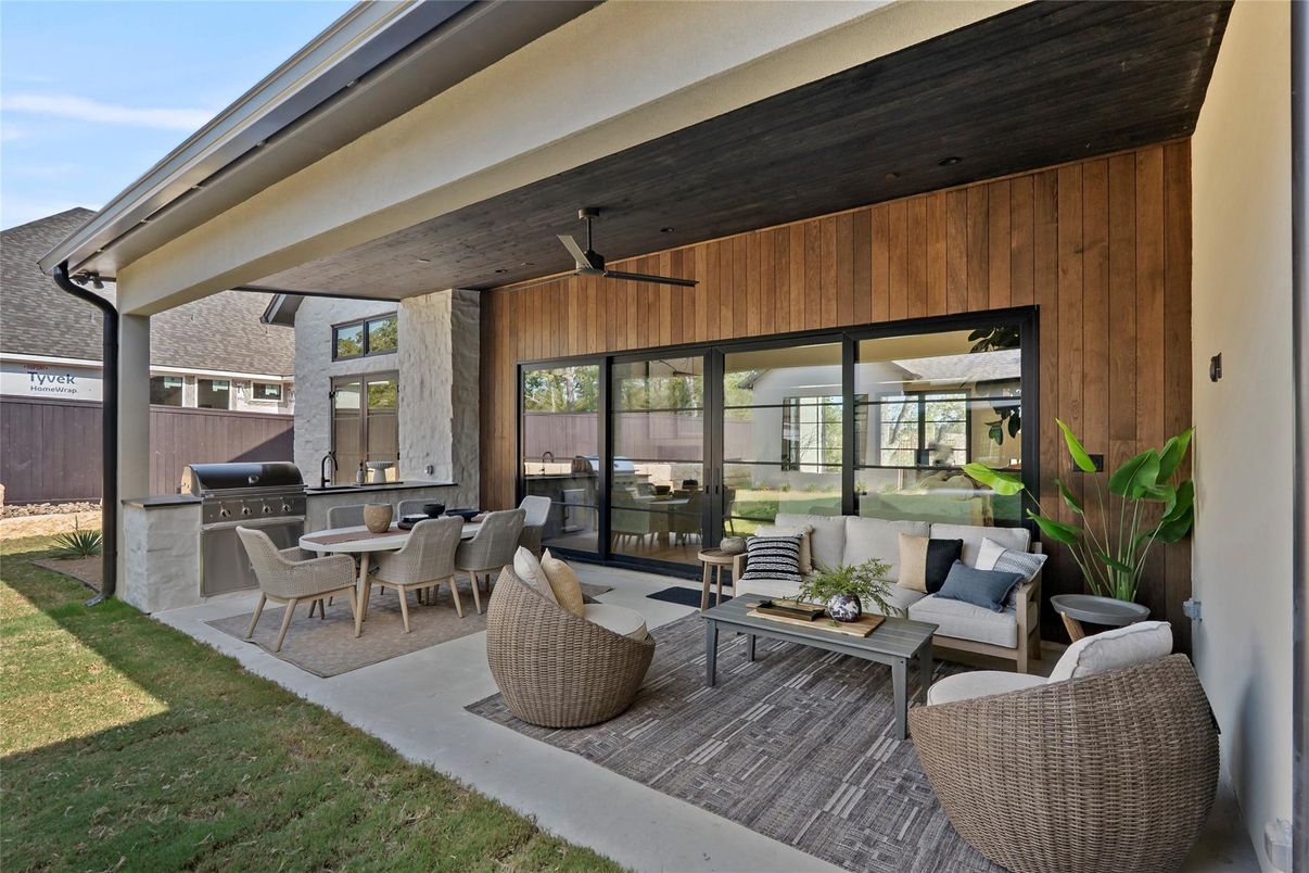 Exterior, Outdoor Kitchen