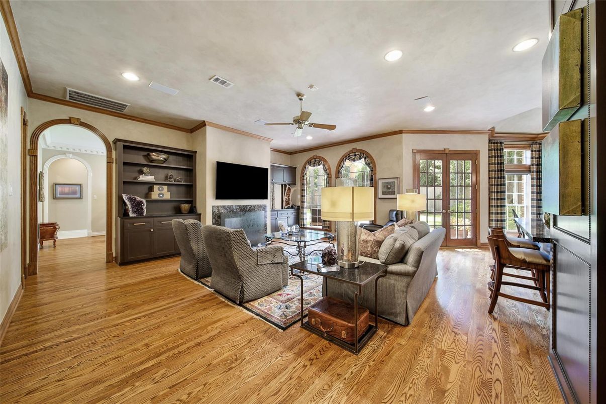 Interior, Living room, Recessed Lighting, Wood Texture Flooring