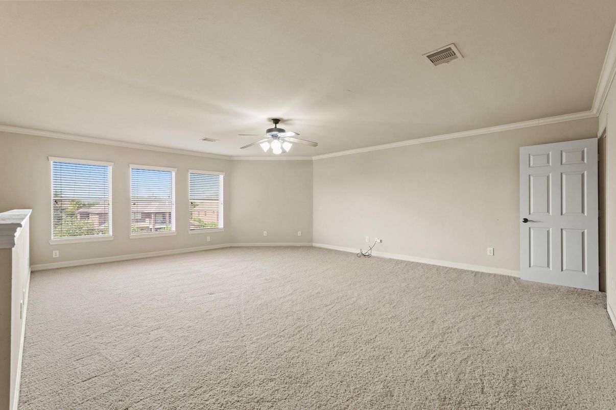 Empty room, Interior