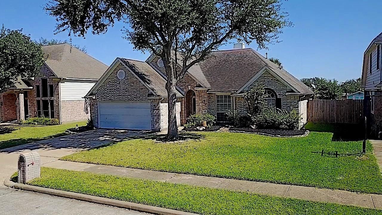 Attached, Exterior, Facade, Brick Facade, Brick Traditional