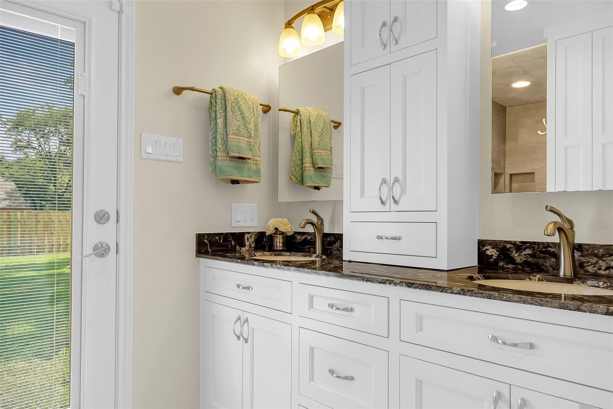Bathroom, Dual Sink Vanities, Interior