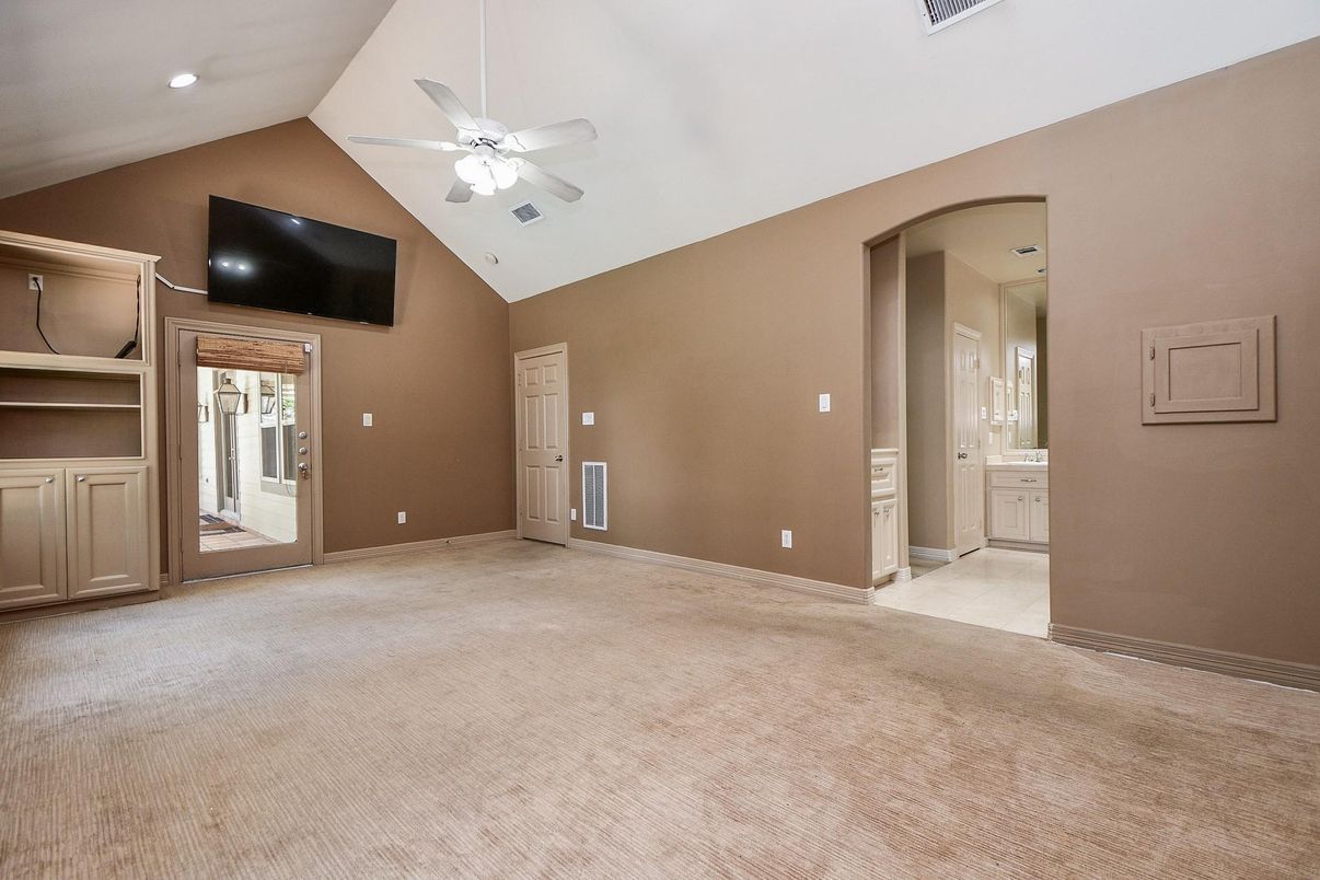Empty room, Interior, Recessed Lighting
