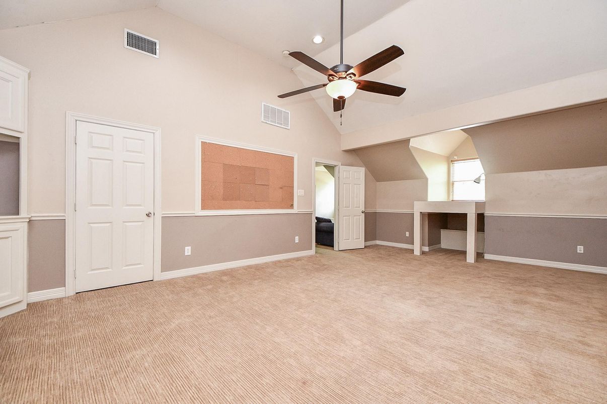 Empty room, Interior, Recessed Lighting