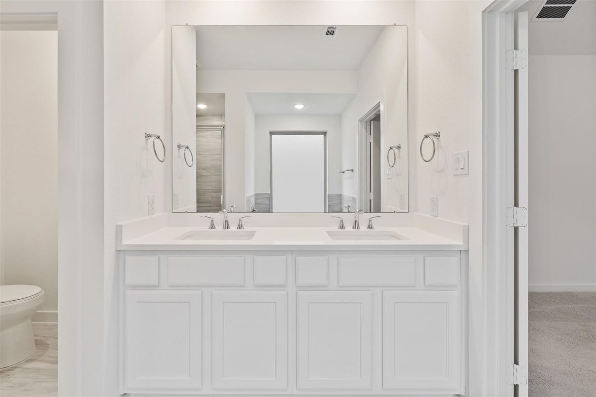 Bathroom, Dual Sink Vanities, Interior, Recessed Lighting