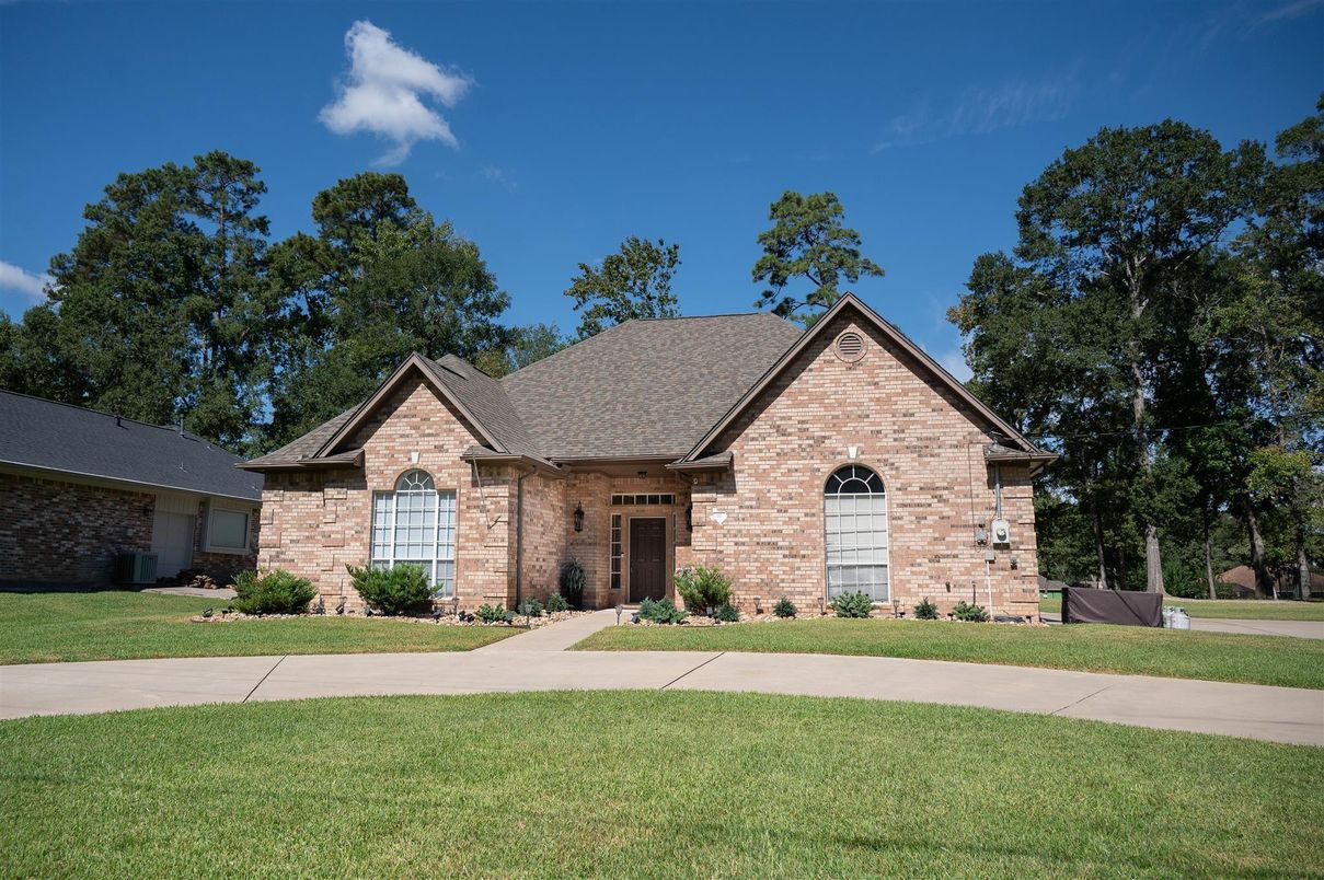 Exterior, Facade, Brick Facade, Brick Traditional