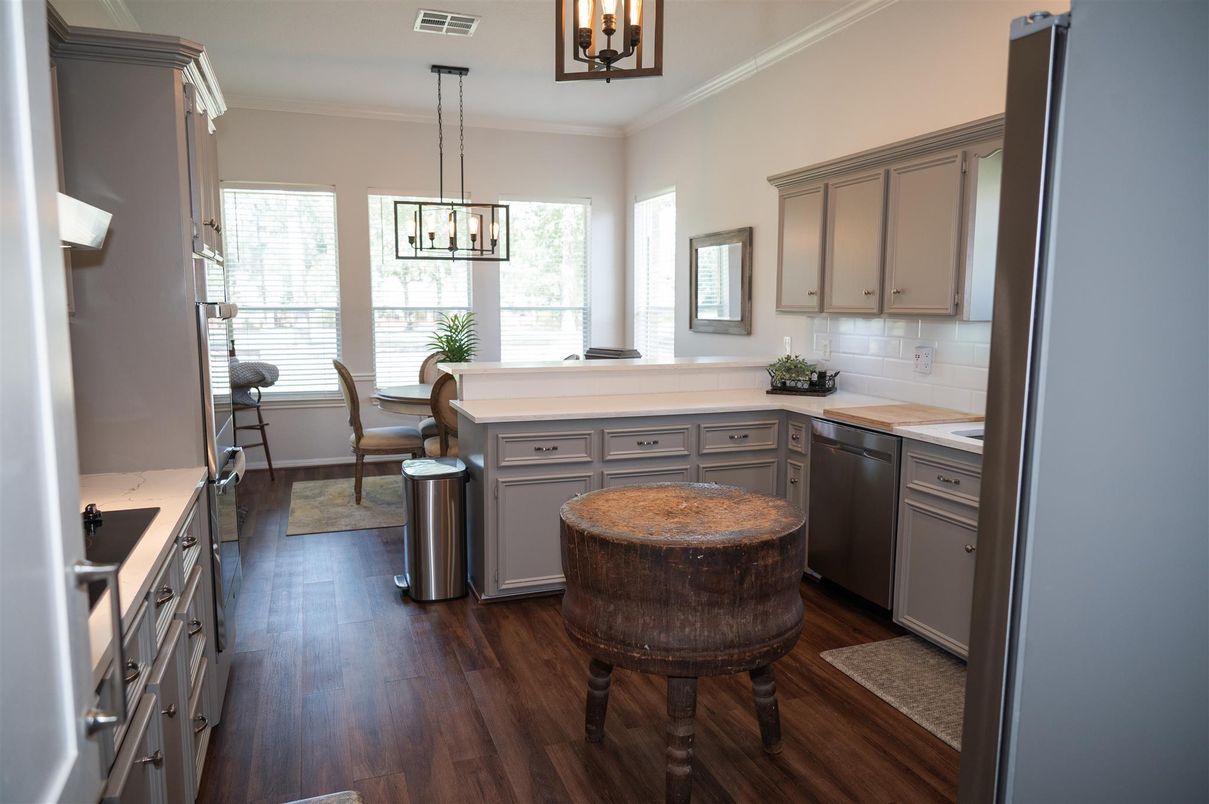 Dining room, Interior, Kitchen, Pendant Lights, Wood Texture Flooring