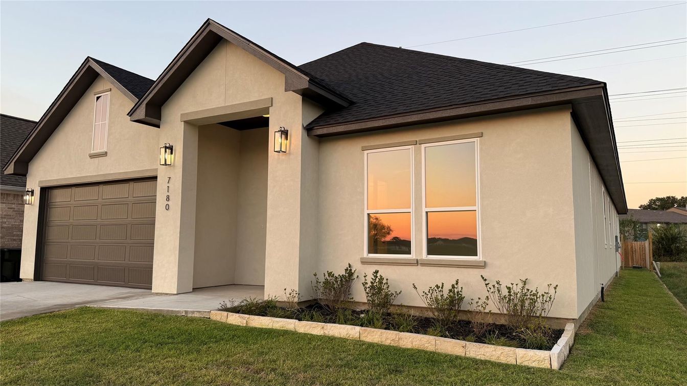 Attached, Exterior, Facade, None